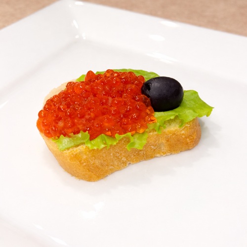 Бутерброд с красной икрой