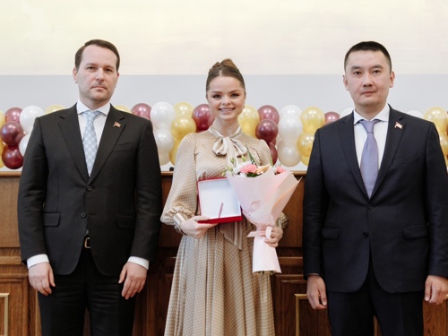 Премию Законодательного собрания Челябинской области получила Дарья Чакина