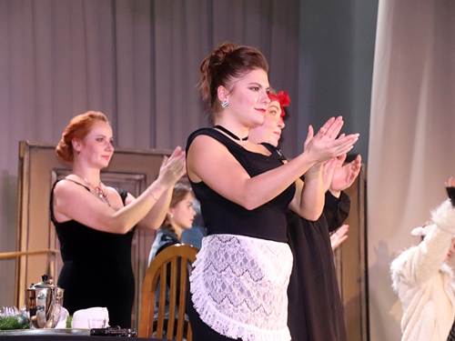 В ЕМАНЖЕЛИНСКЕ с аншлагом прошли мини-гастроли Камерного театра