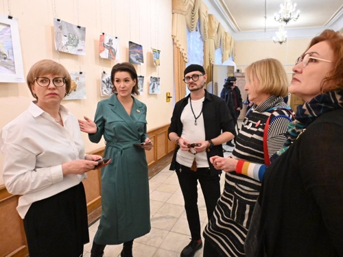 Выставка детских работ «Дорога жизни» открылась в Камерном