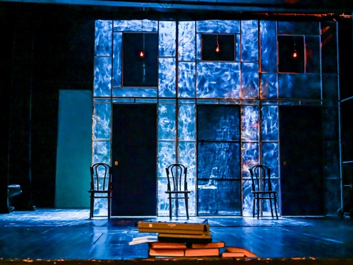 5-й день Камераты: отзывы на спектакль «Под одной крышей»