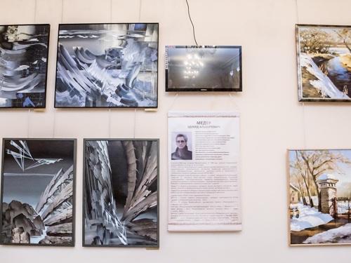 Новый сезон персональных выставок художников Южного Урала в Камерном театре открыт