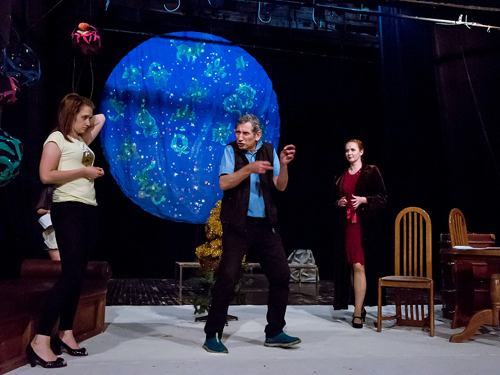 15 июня уже второй день репетиций «Восьми любящих женщин»