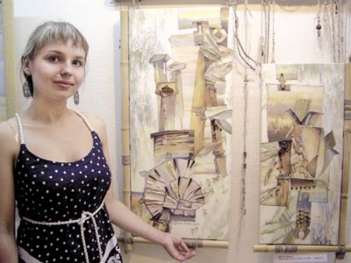 В фойе Камерного театра открыта выставка живописи челябинской художницы Екатерины Колесниковой
