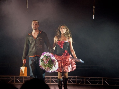 "Муыки и сигарет..." вернулся на сцену.