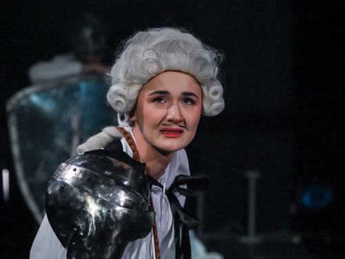 «Синее чудовище» в Камерном театре — сказка о великом зле и настоящей любви