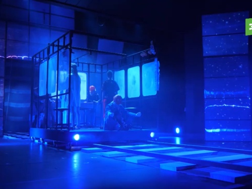 «Метеорит в каждом из нас». В камерном театре показали спектакль про челябинский метеорит