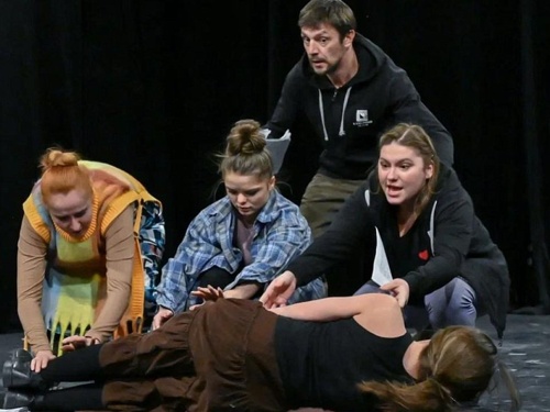 В год Змеи в Камерном театре Челябинска завелась «Гадюка»