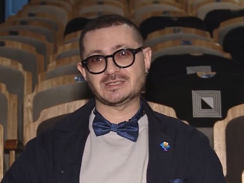 Директор Камерного театра поздравил прекрасных дам с Международным женским днем