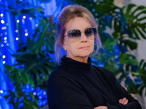 Челябинский камерный театр поздравляет главного режиссера с днем рождения